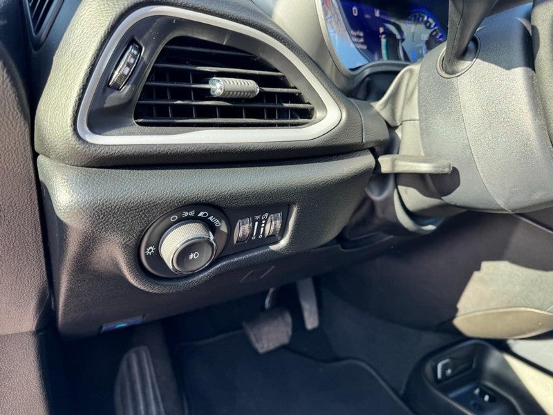 2025 Chrysler Pacifica Select FWD