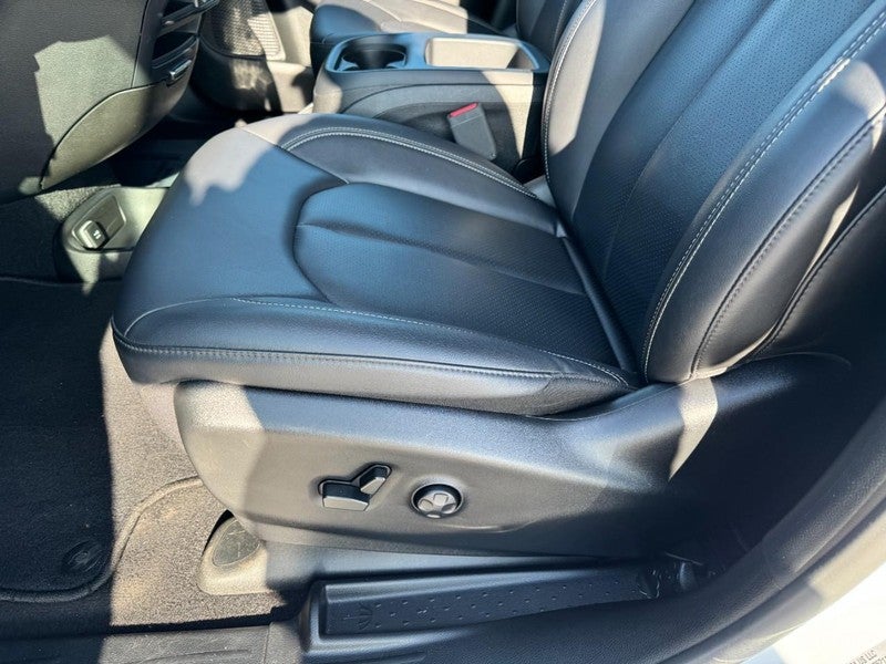 2025 Chrysler Pacifica Select FWD