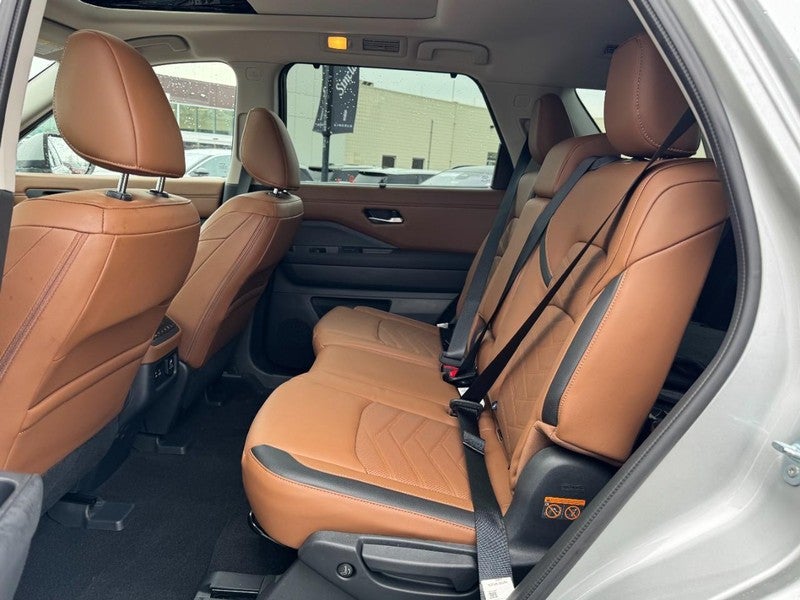 2024 Nissan Pathfinder Platinum 4WD