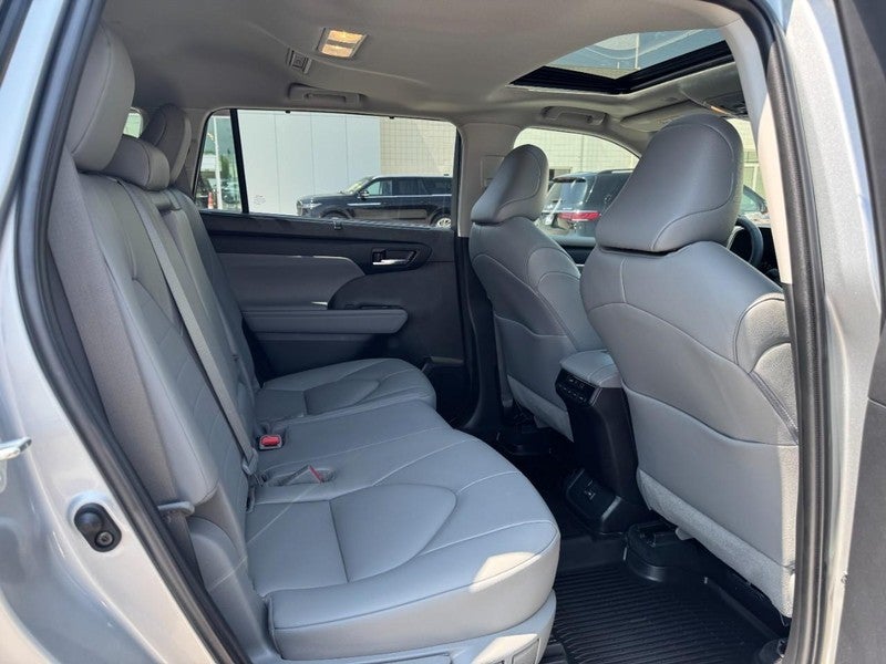 2022 Toyota Highlander XLE AWD (Natl)