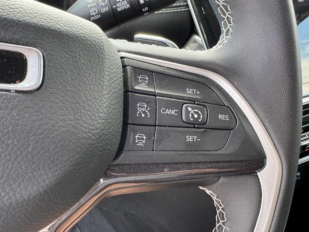 2023 Jeep Grand Cherokee Laredo 4x4