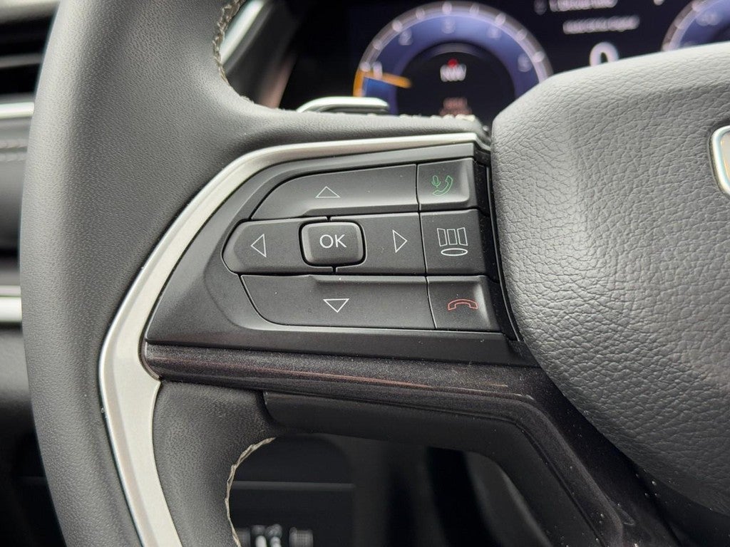 2023 Jeep Grand Cherokee Laredo 4x4