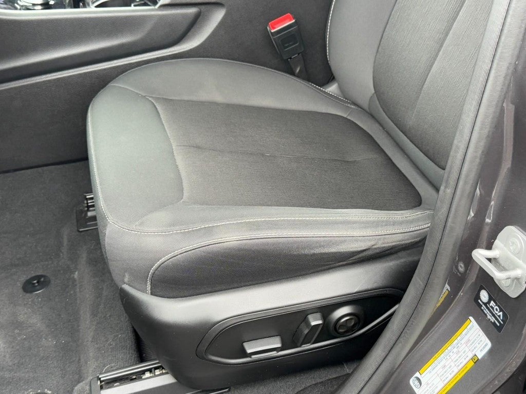 2023 Jeep Grand Cherokee Laredo 4x4