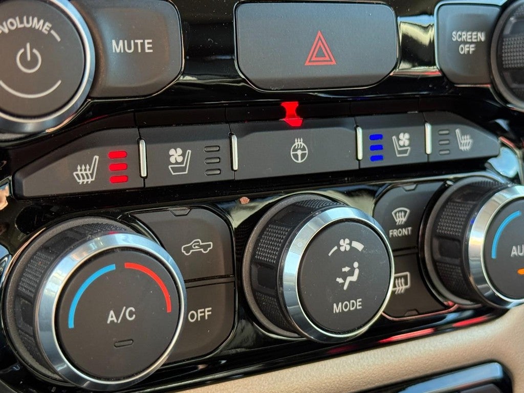 2022 RAM 1500 Laramie 4x4 Crew Cab 5'7" Box