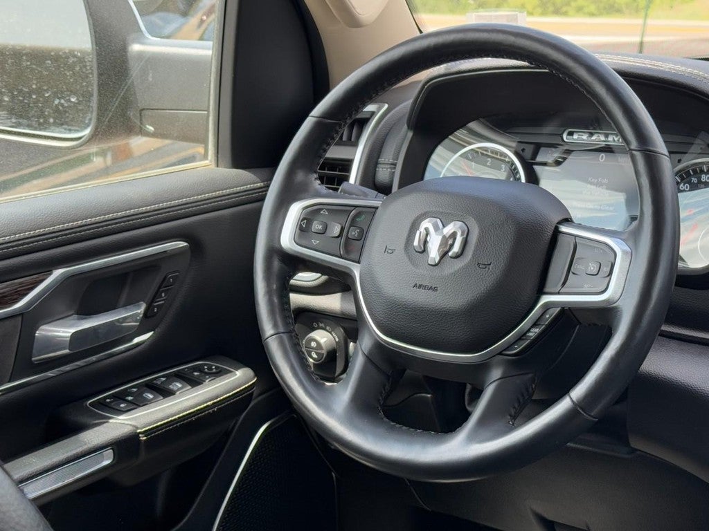 2020 RAM 1500 Laramie 4x4 Crew Cab 5'7" Box