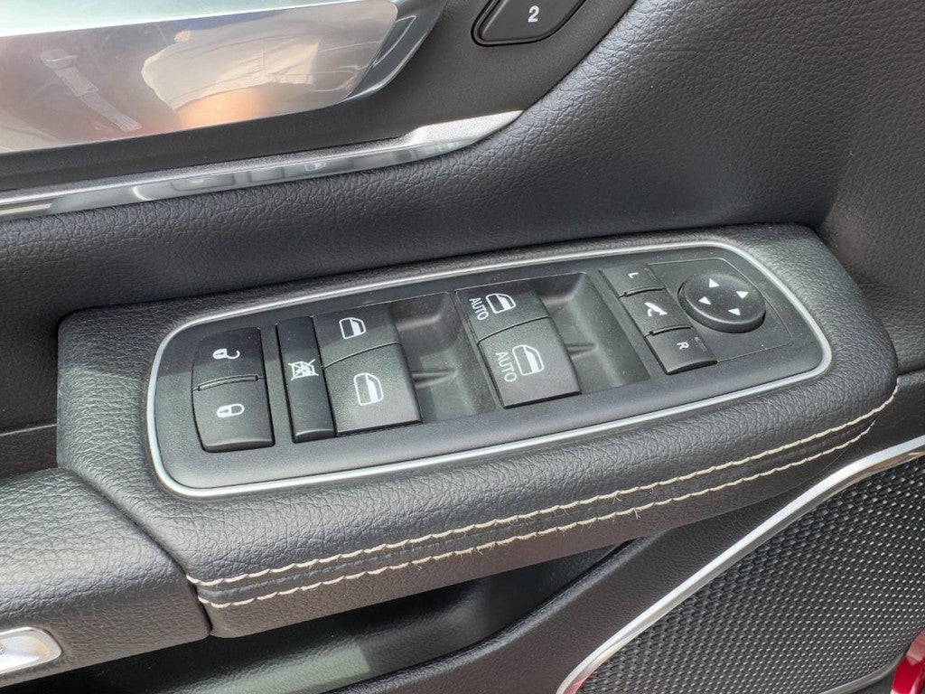 2020 RAM 1500 Laramie 4x4 Crew Cab 5'7" Box