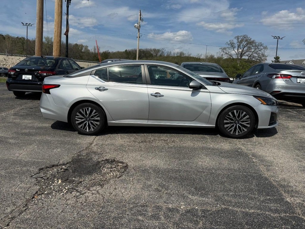 2023 Nissan Altima 2.5 SV Sedan