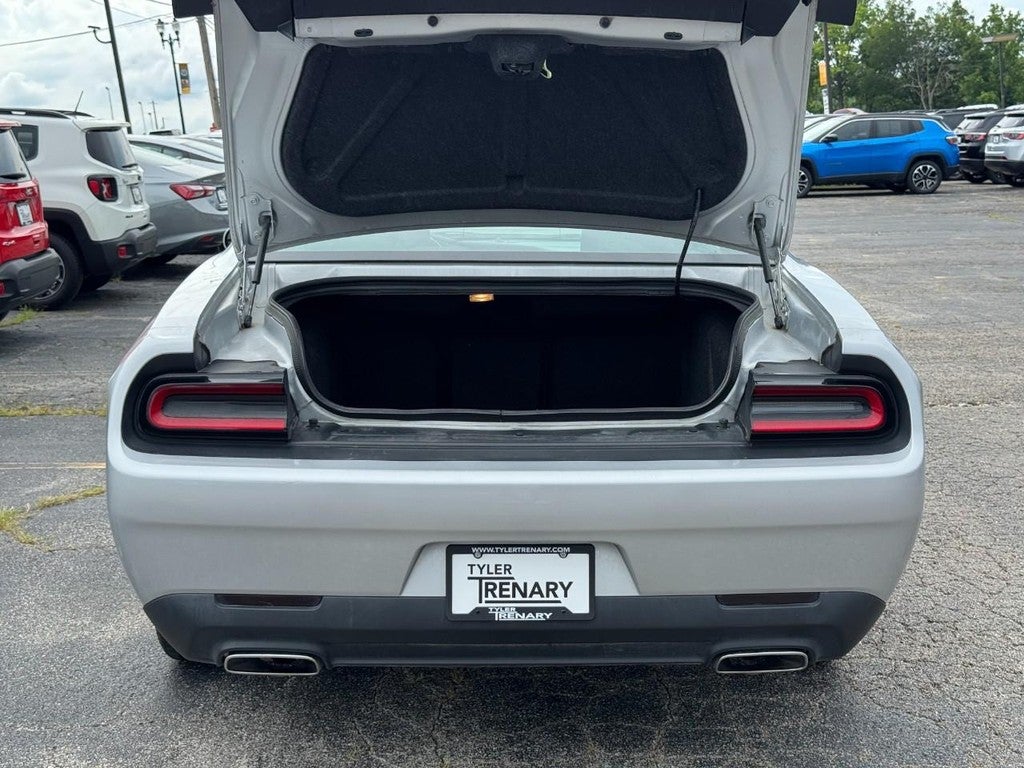 2021 Dodge Challenger SXT RWD