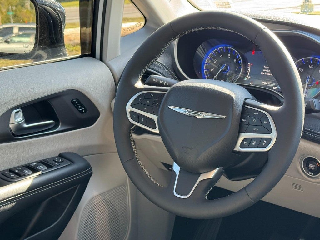 2024 Chrysler Pacifica Touring L FWD