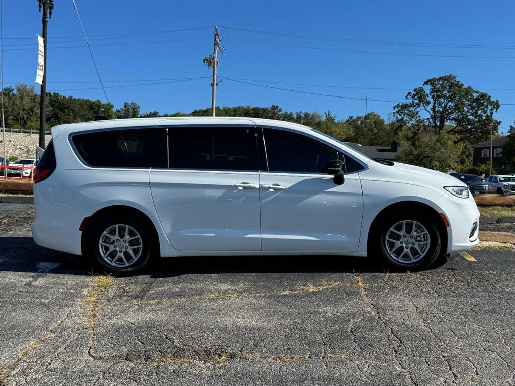 2024 Chrysler Pacifica Touring L FWD