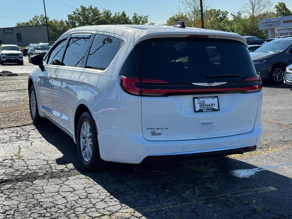 2024 Chrysler Pacifica Touring L FWD