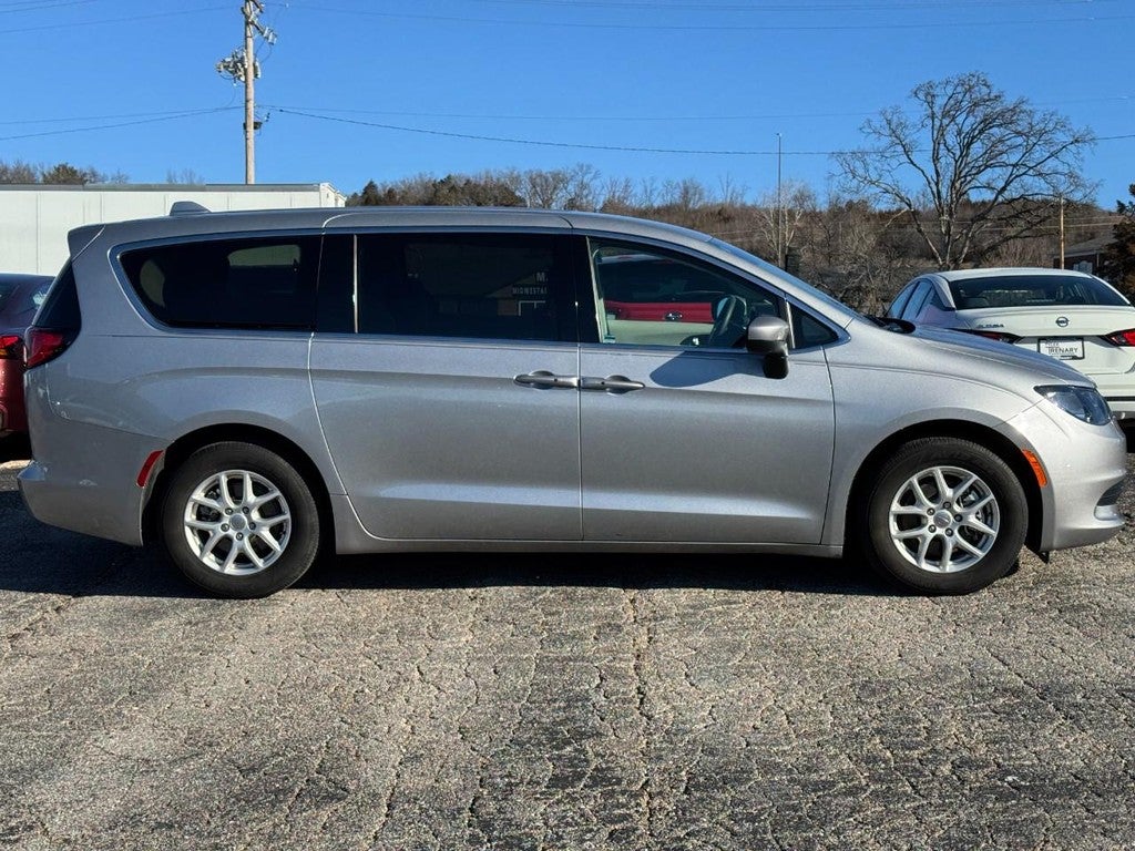 2017 Chrysler Pacifica Touring FWD