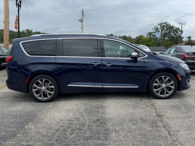 2017 Chrysler Pacifica Limited FWD