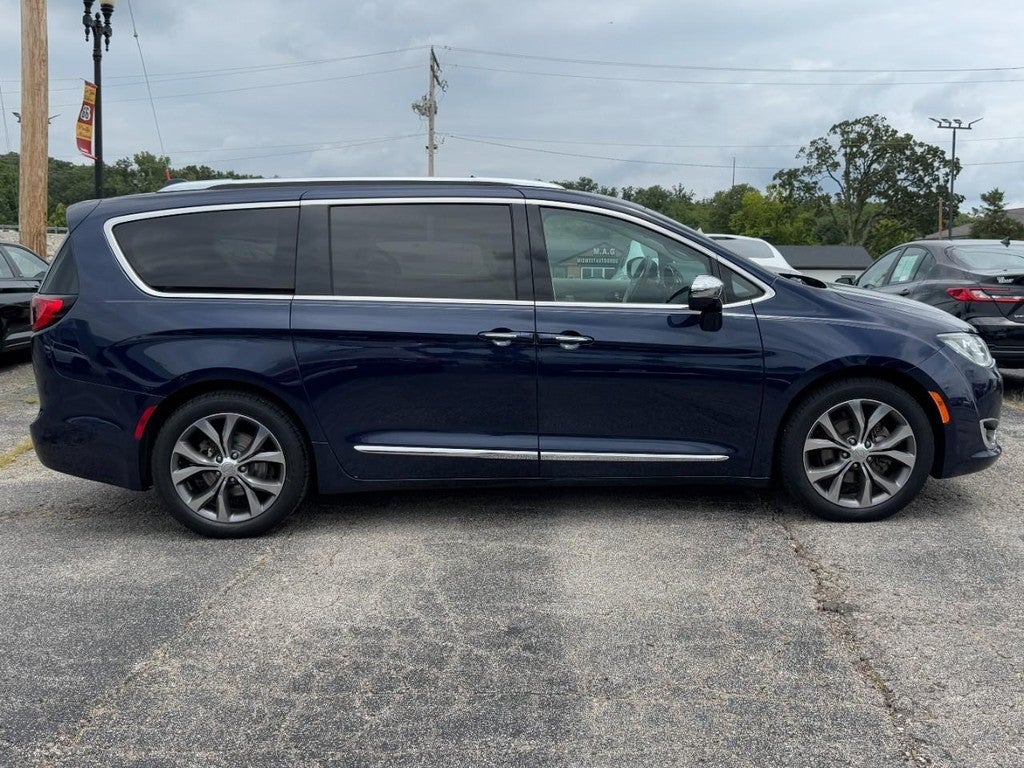 2017 Chrysler Pacifica Limited FWD