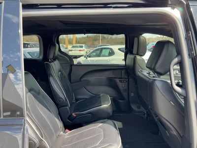 2025 Chrysler Pacifica Limited FWD