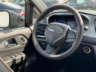 2025 Chrysler Pacifica Limited FWD