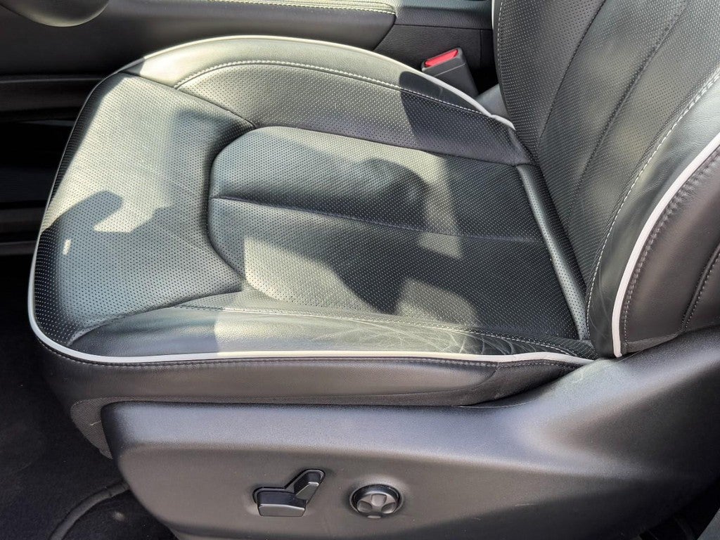 2025 Chrysler Pacifica Limited FWD