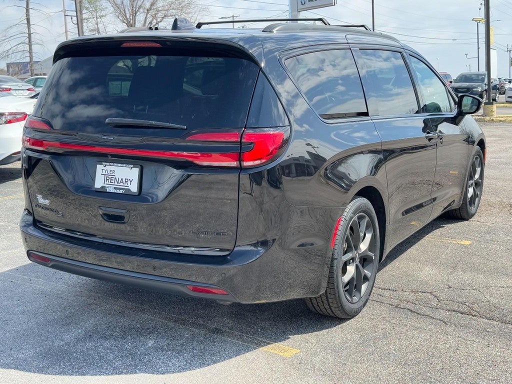 2025 Chrysler Pacifica Limited FWD