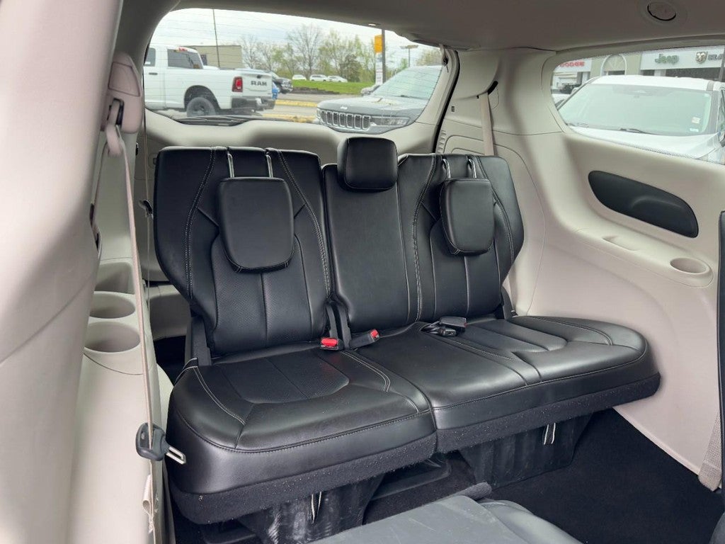 2023 Chrysler Pacifica Hybrid Touring L FWD
