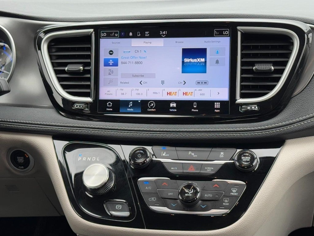 2023 Chrysler Pacifica Hybrid Touring L FWD