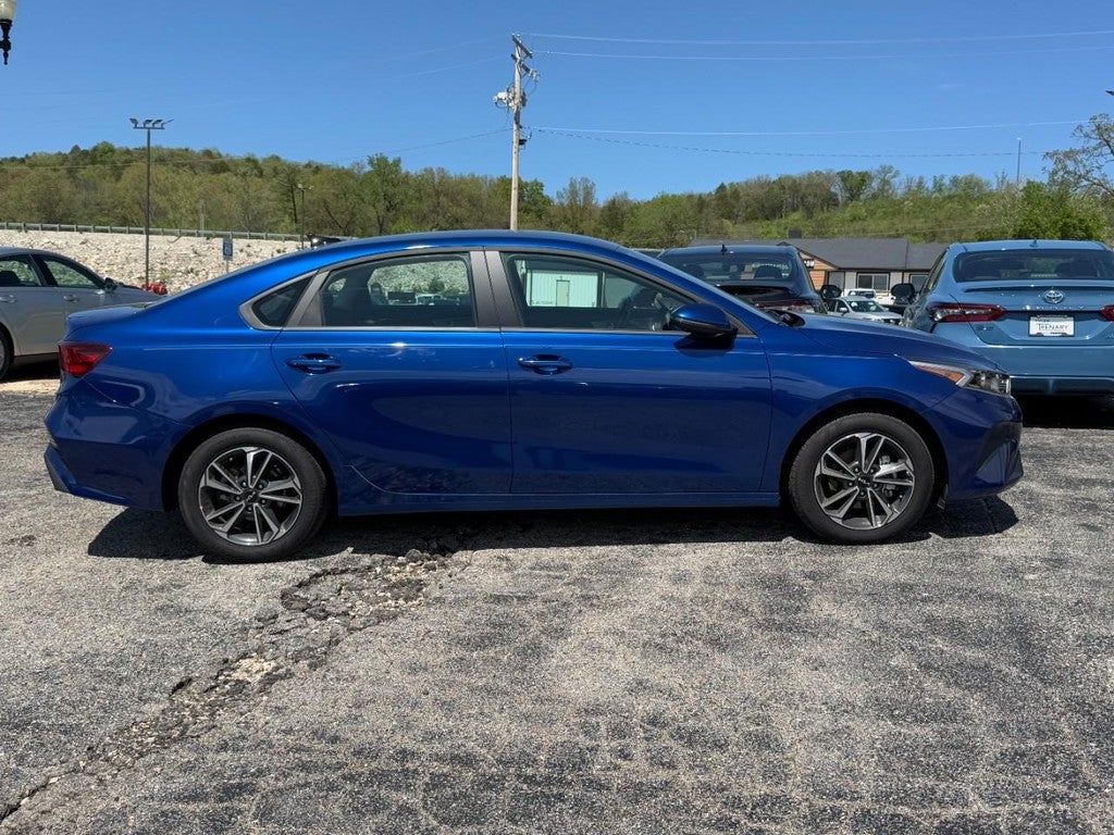 2024 Kia Forte LXS IVT
