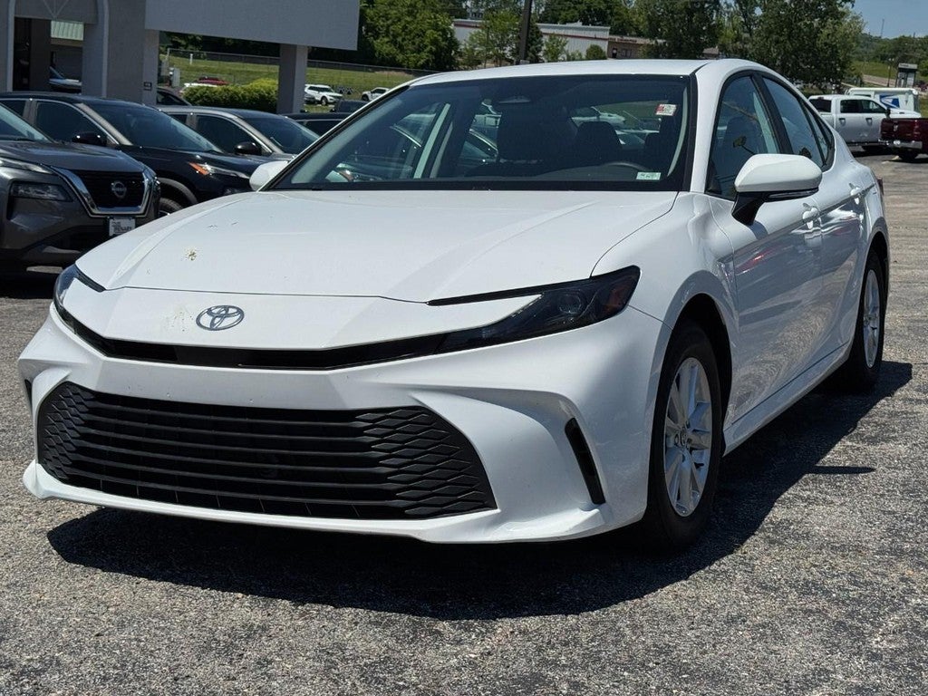 2025 Toyota Camry LE (Natl)