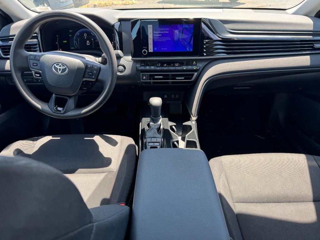 2025 Toyota Camry LE (Natl)