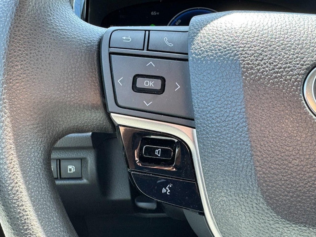 2025 Toyota Camry LE (Natl)