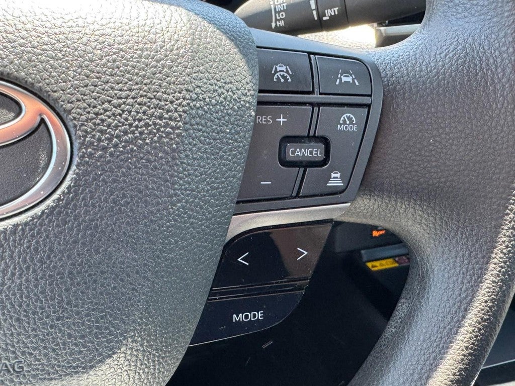 2025 Toyota Camry LE (Natl)