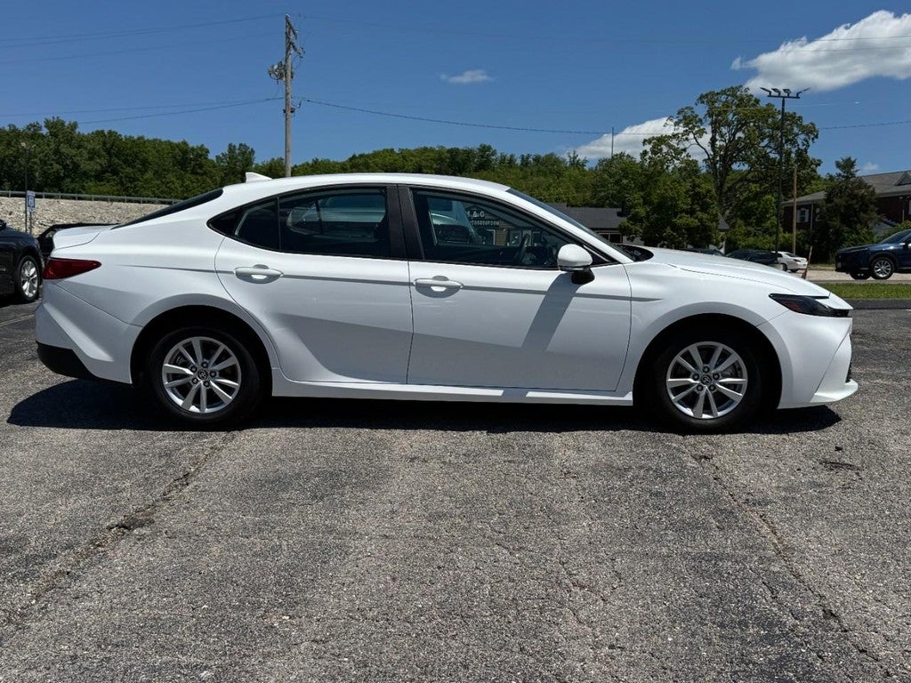 2025 Toyota Camry LE (Natl)