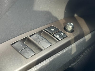 2023 Toyota Camry SE Auto (Natl)