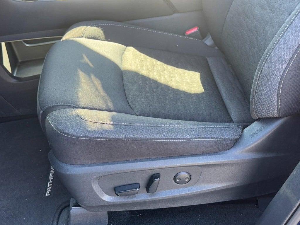 2025 Nissan Pathfinder SV 2WD