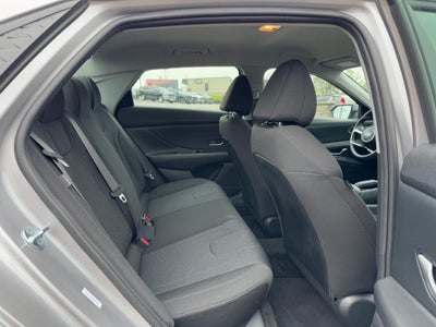 2025 Hyundai Elantra SE IVT