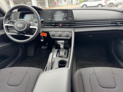 2025 Hyundai Elantra SE IVT