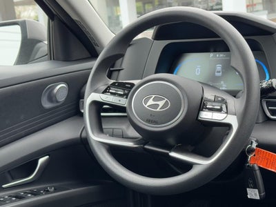 2025 Hyundai Elantra SE IVT