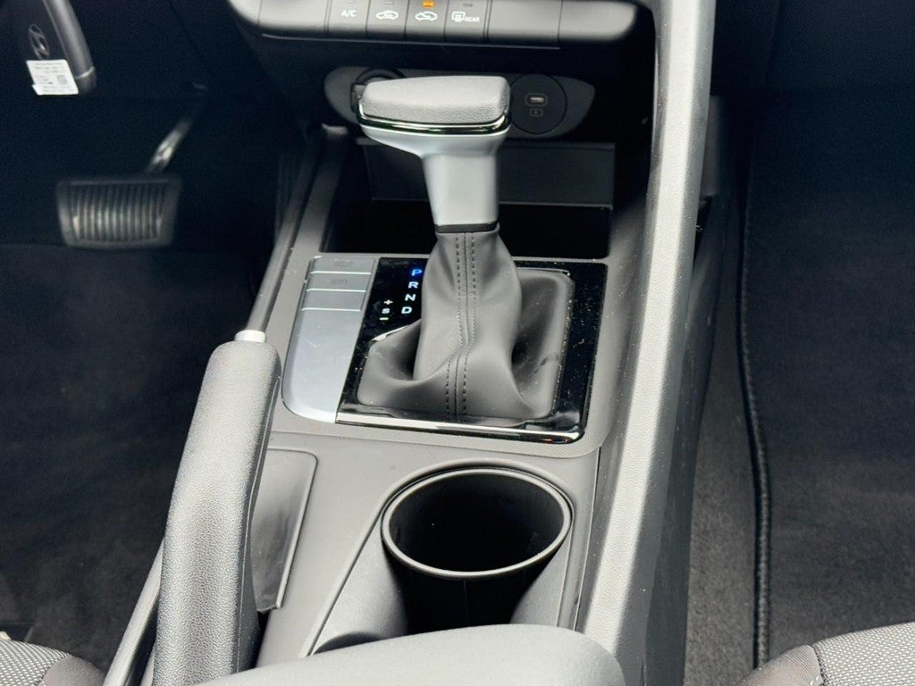 2025 Hyundai Elantra SE IVT