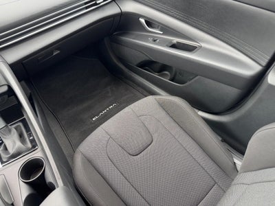 2025 Hyundai Elantra SE IVT