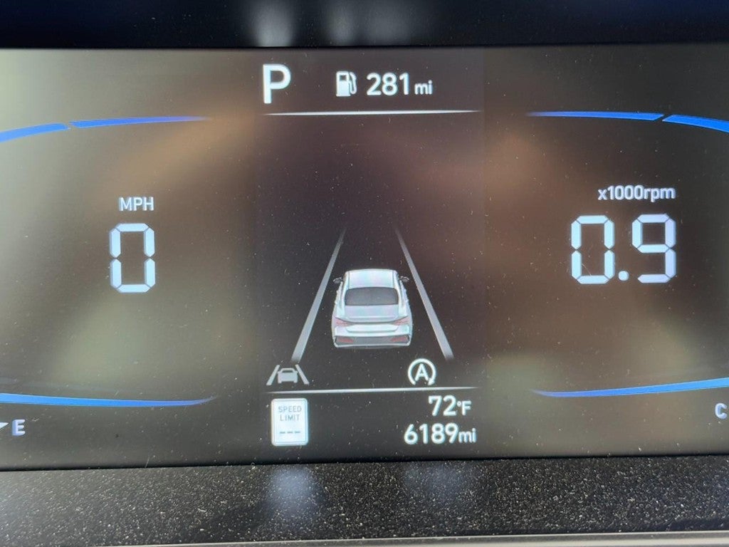 2025 Hyundai Elantra SE IVT