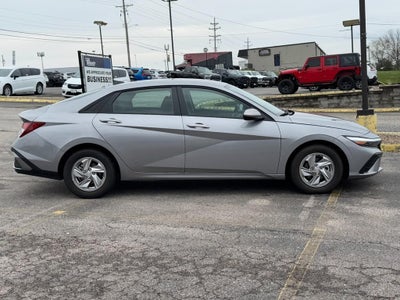 2025 Hyundai Elantra SE IVT
