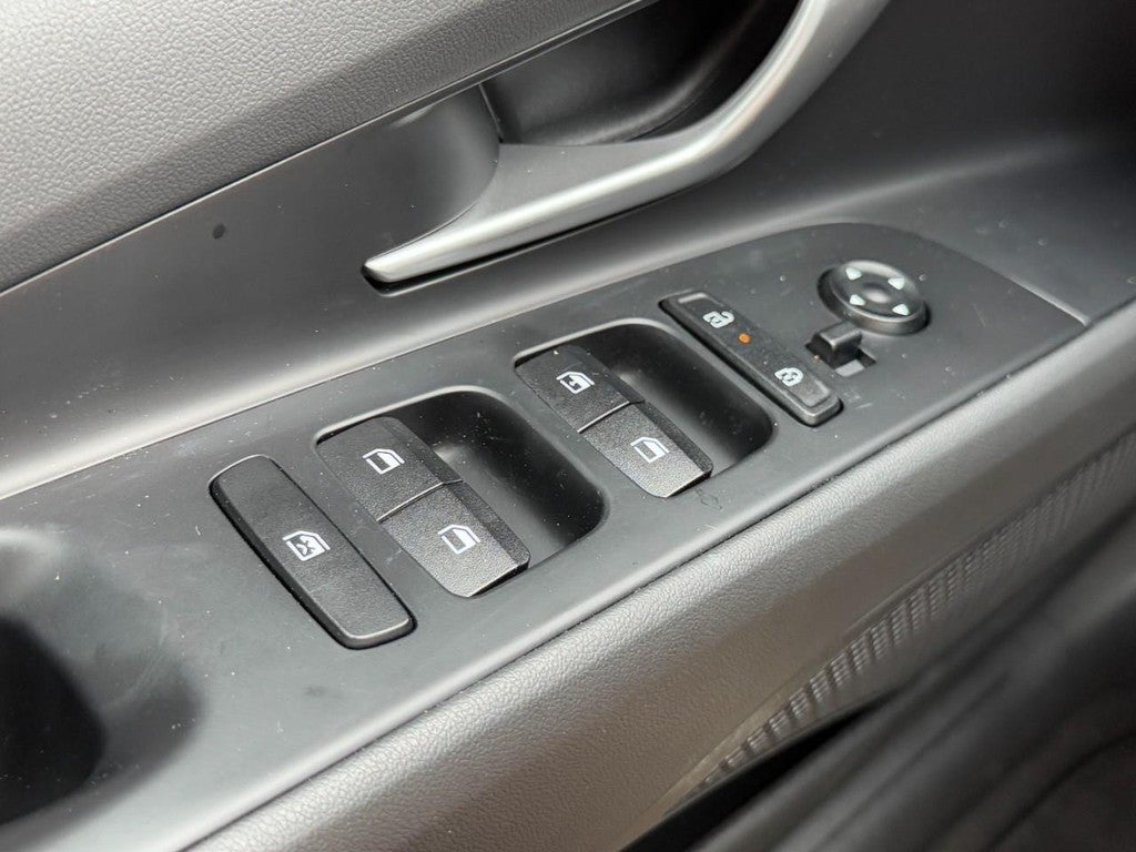 2025 Hyundai Elantra SE IVT