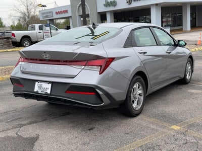 2025 Hyundai Elantra SE IVT