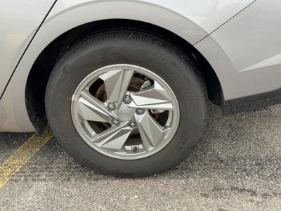 2025 Hyundai Elantra SE IVT