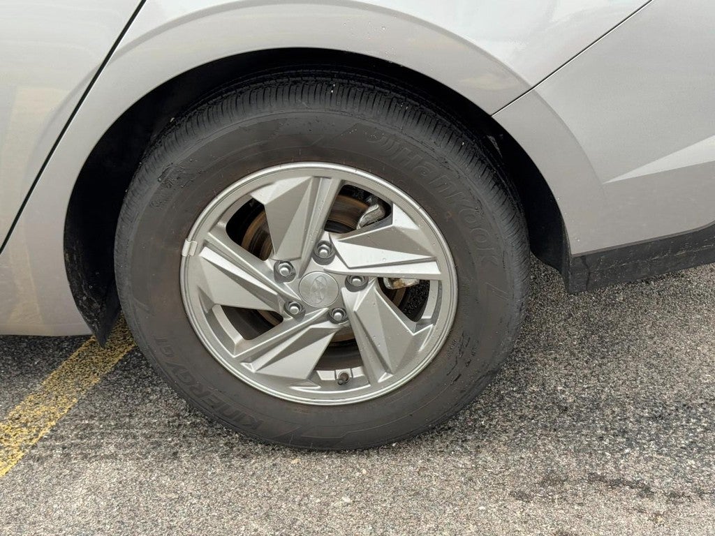 2025 Hyundai Elantra SE IVT