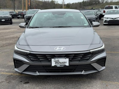 2025 Hyundai Elantra SE IVT