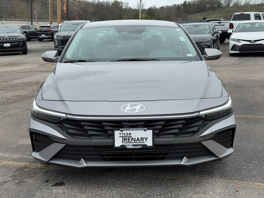 2025 Hyundai Elantra SE IVT
