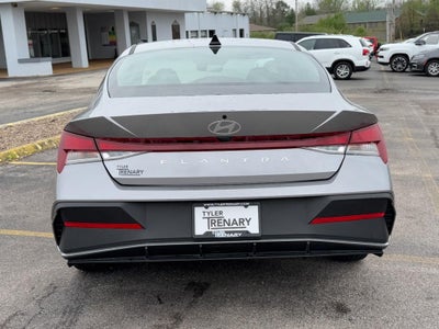 2025 Hyundai Elantra SE IVT