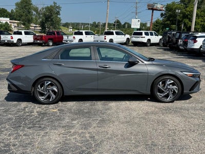 2025 Hyundai Elantra SEL Convenience IVT