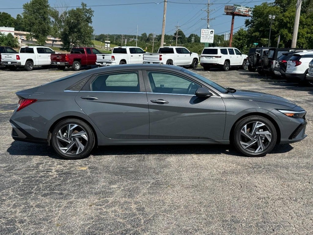 2025 Hyundai Elantra SEL Convenience IVT