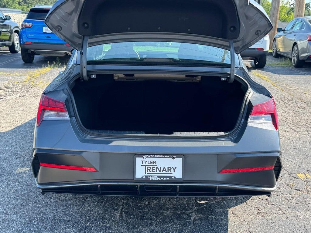 2025 Hyundai Elantra SEL Convenience IVT