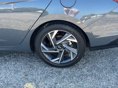 2025 Hyundai Elantra SEL Convenience IVT